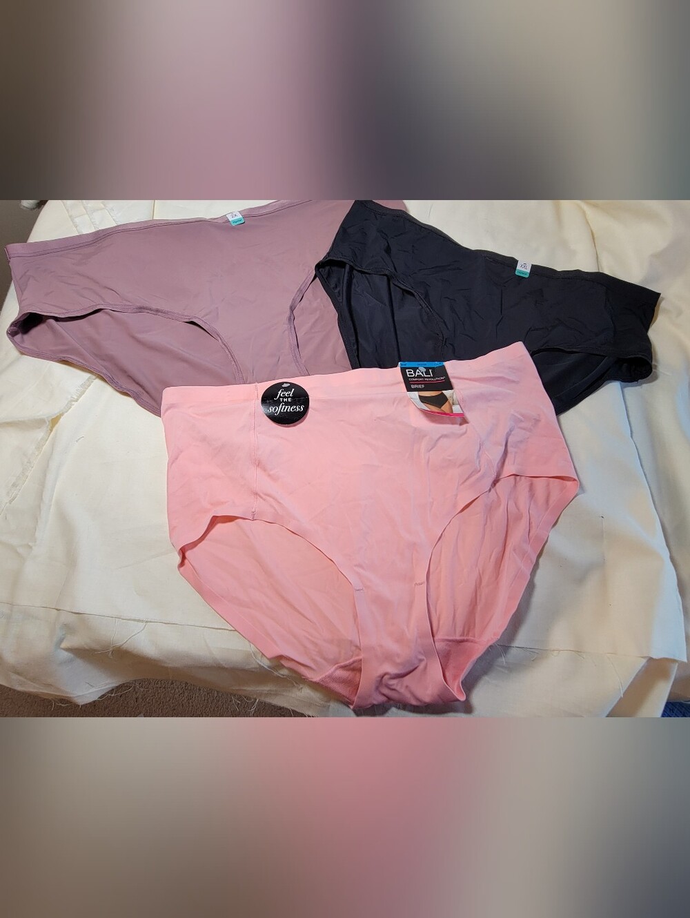 1 Bali Women's Comfort Revolution Seamless Brief, 2 Maurices Hipsters, Lot Of 3